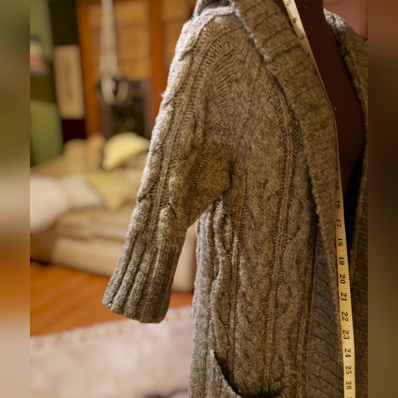 Abercrombie & Fitch pewter cable knit duster w short sleeves and hood. Medium - Picture 12 of 13